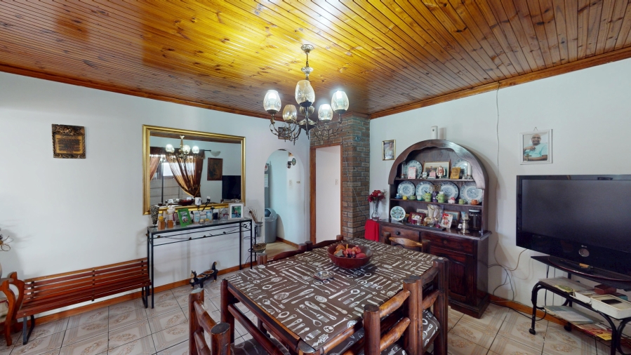 4 Bedroom Property for Sale in Gustrouw Western Cape